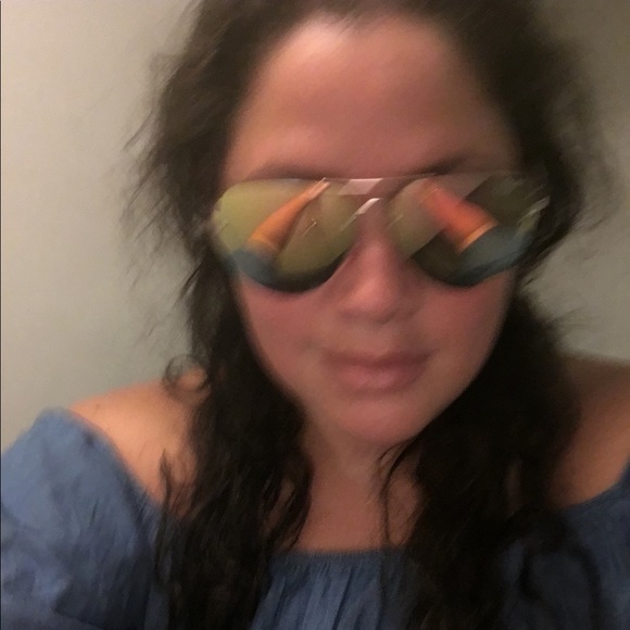 Meet your Posher, Allison - Picture 1 of 1